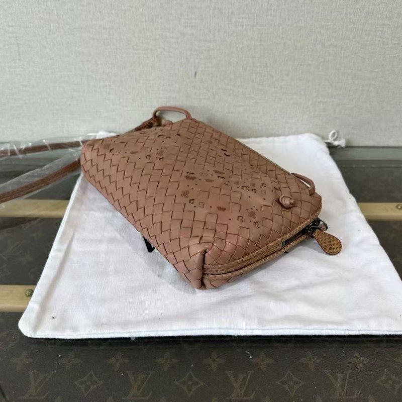 ✨BV 蝴蝶圖案編織肩背斜背包23*17*6 98新 配件塵袋-4