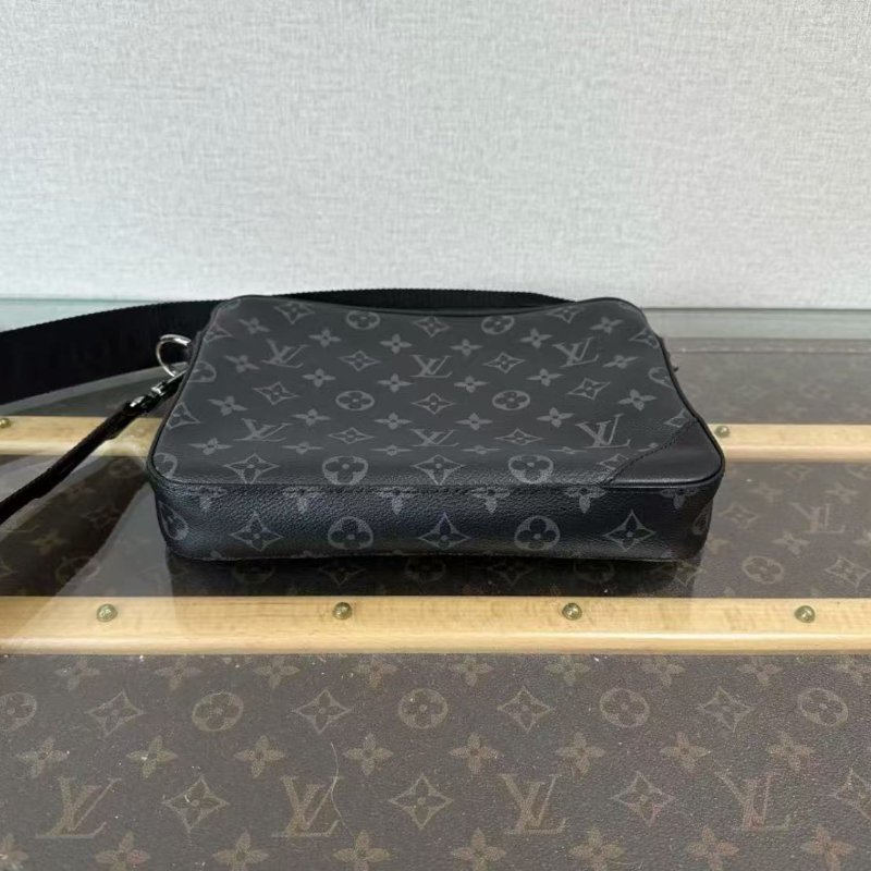 ✨LV 三合一黑武士郵差包 24*18*4 98新 配件塵袋-3