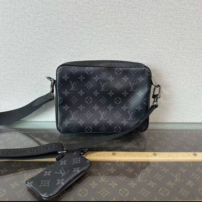 ✨LV 三合一黑武士郵差包 24*18*4 98新 配件塵袋-5