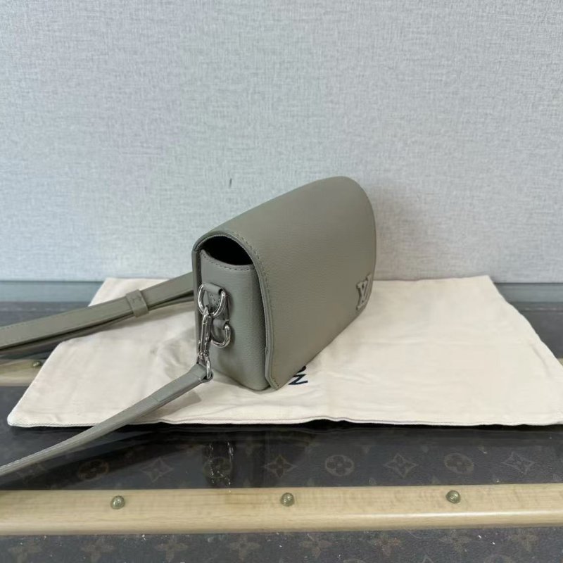 ✨LV Fastline mini綠色銀扣斜背包17.3*12*7 98新 配件塵袋-1