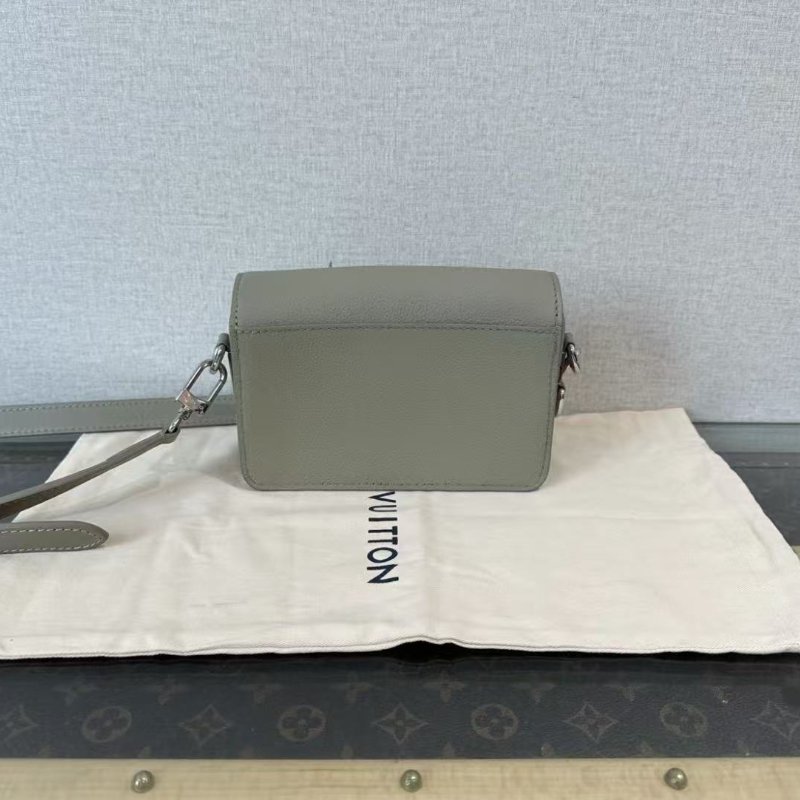 ✨LV Fastline mini綠色銀扣斜背包17.3*12*7 98新 配件塵袋-5