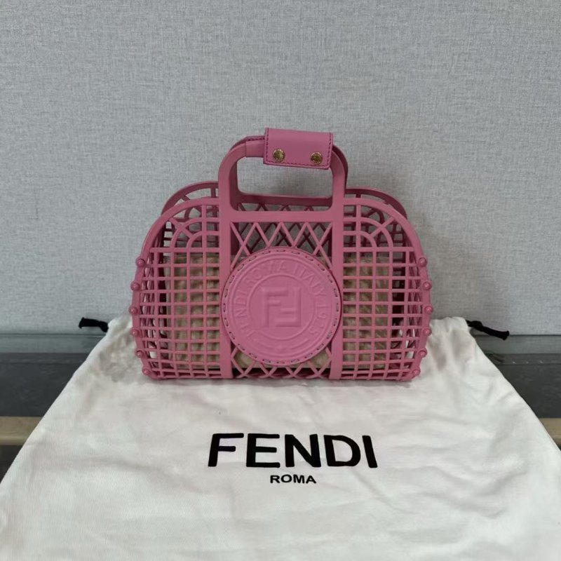 ✨FENDI 粉色鏤空菜籃子手提包24*17*9 98新 配件塵袋-0