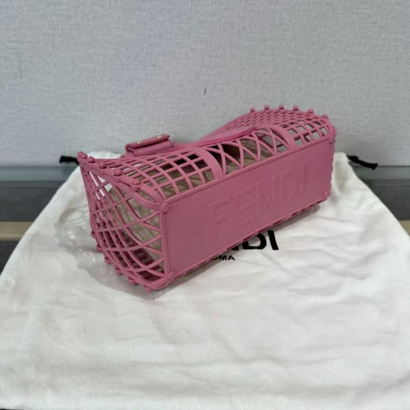 ✨FENDI 粉色鏤空菜籃子手提包24*17*9 98新 配件塵袋-2