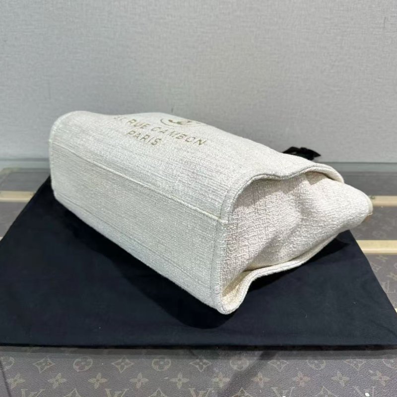 ✨CHANEL 米白色金扣編織手提肩背沙灘包 35*26*15 98新配件塵袋保卡-3