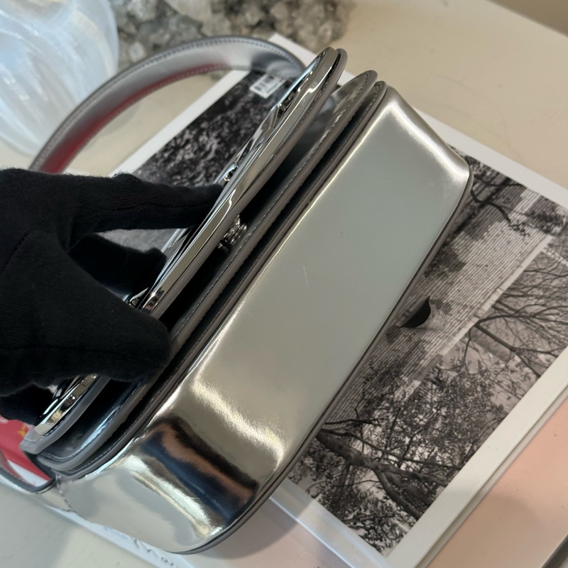 Diesel 1DR 銀色包 金屬亮面 肩背包-2