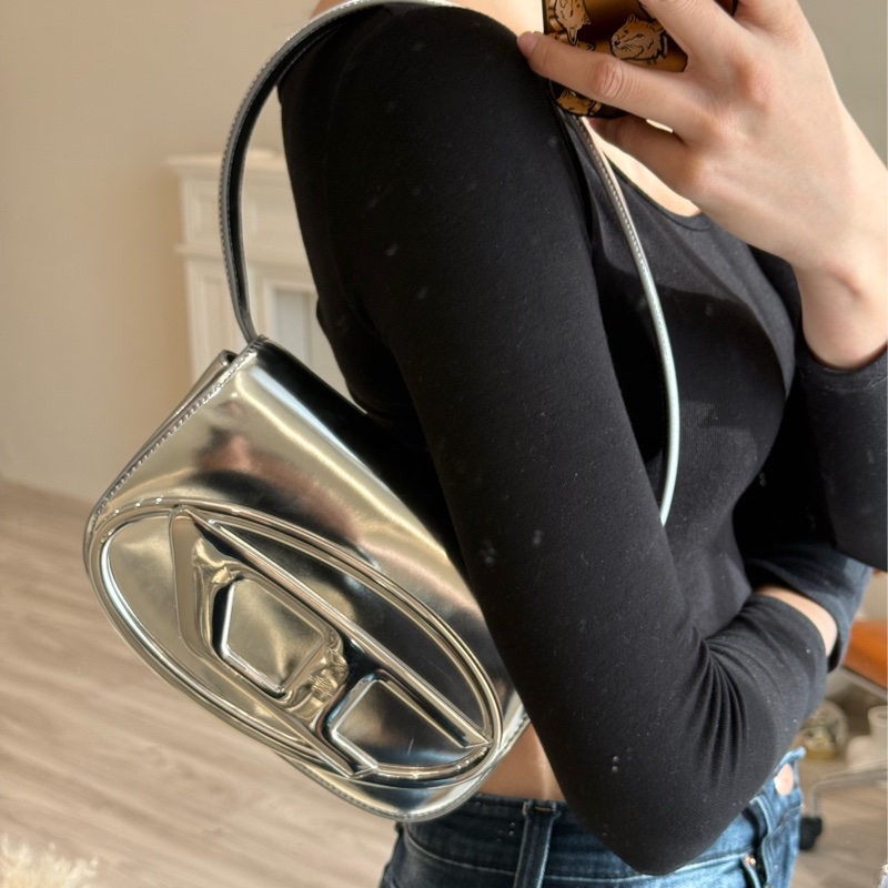 Diesel 1DR 銀色包 金屬亮面 肩背包-9