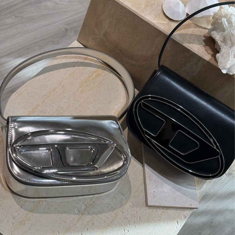 Diesel 1DR 銀色包 金屬亮面 肩背包-11