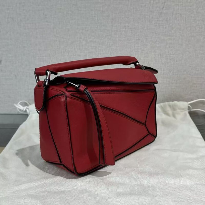 ✨Loewe 紅色銀扣 mini 拼圖斜背包 婚包 98新配件塵袋-1