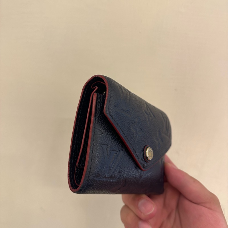 LV 海軍藍壓紋釦式三折短夾-1