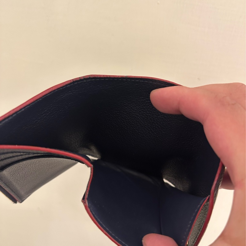 LV 海軍藍壓紋釦式三折短夾-10