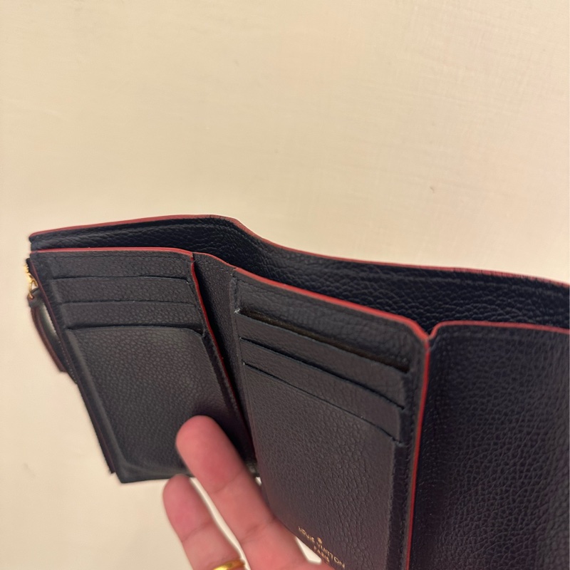 LV 海軍藍壓紋釦式三折短夾-11