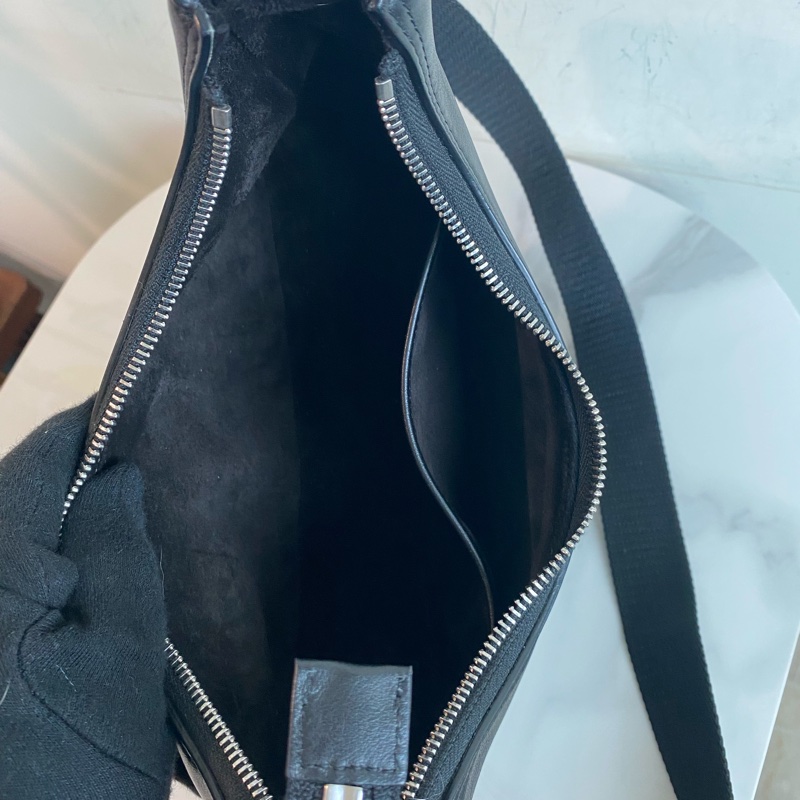 Celine 黑色Ava腋下包-5