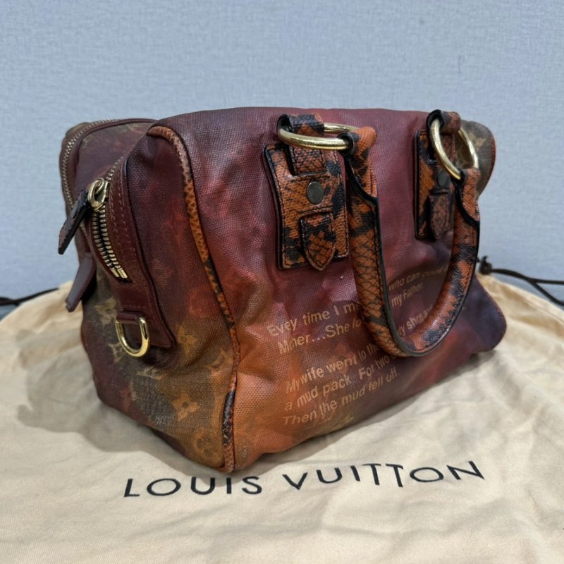 LV 紅色金扣拼稀有皮限量秀款手提包 30*24*24 98新配件塵袋-1