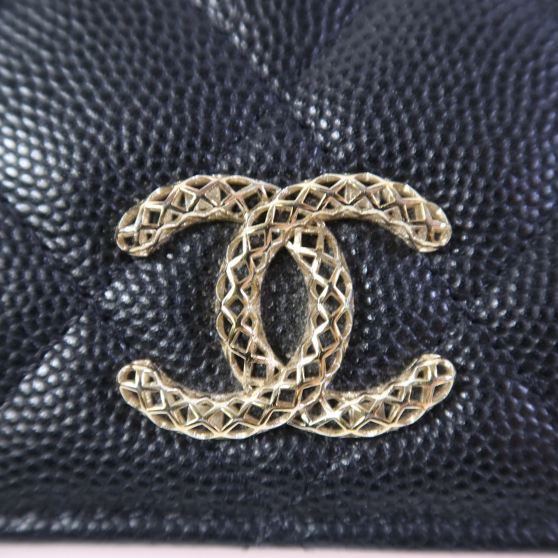 CHANEL 牛皮皮革Wallet金扣錢包-12