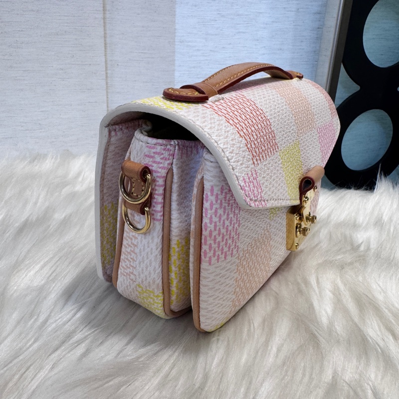 LV Damier Giant塗層帆布小號郵差包-2