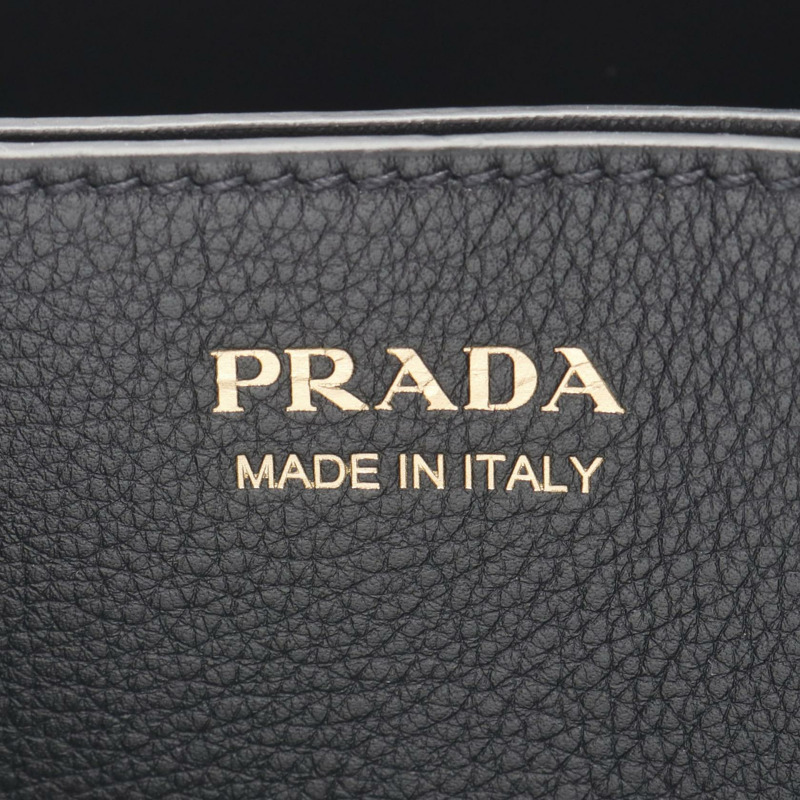 PRADA 中型雙扣皮帶單肩手提包 1BA4172CYSF0002 黑色皮革-3