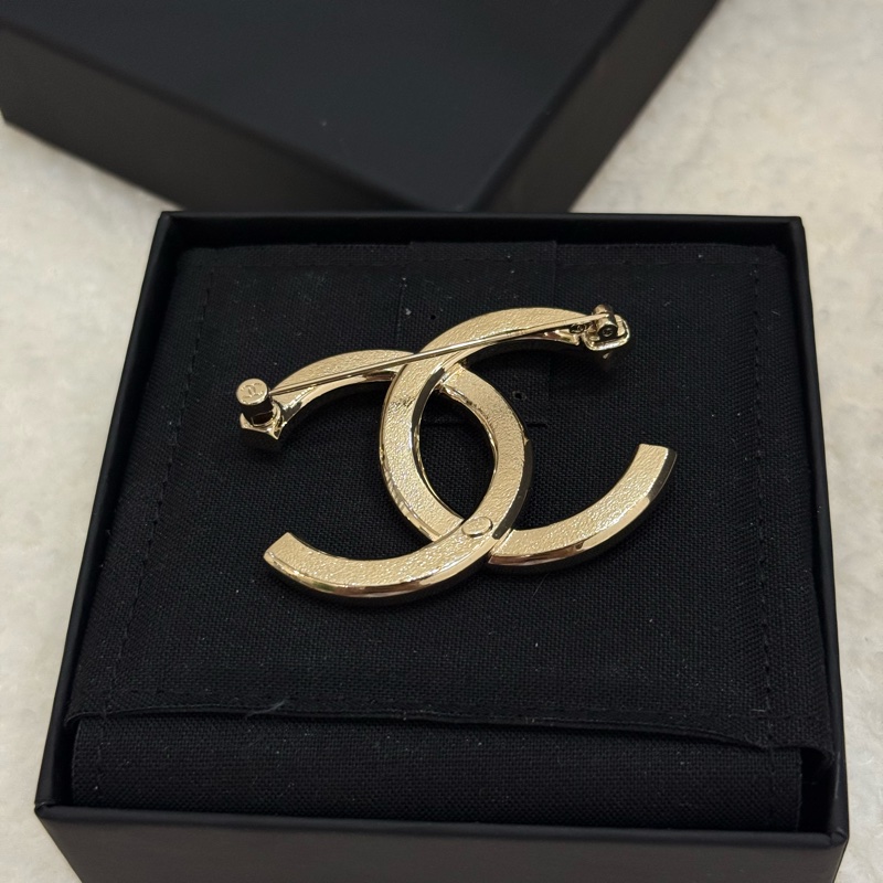 (滿💎馬上賺💰)Chanel 滿鑽白金雙C胸針-1