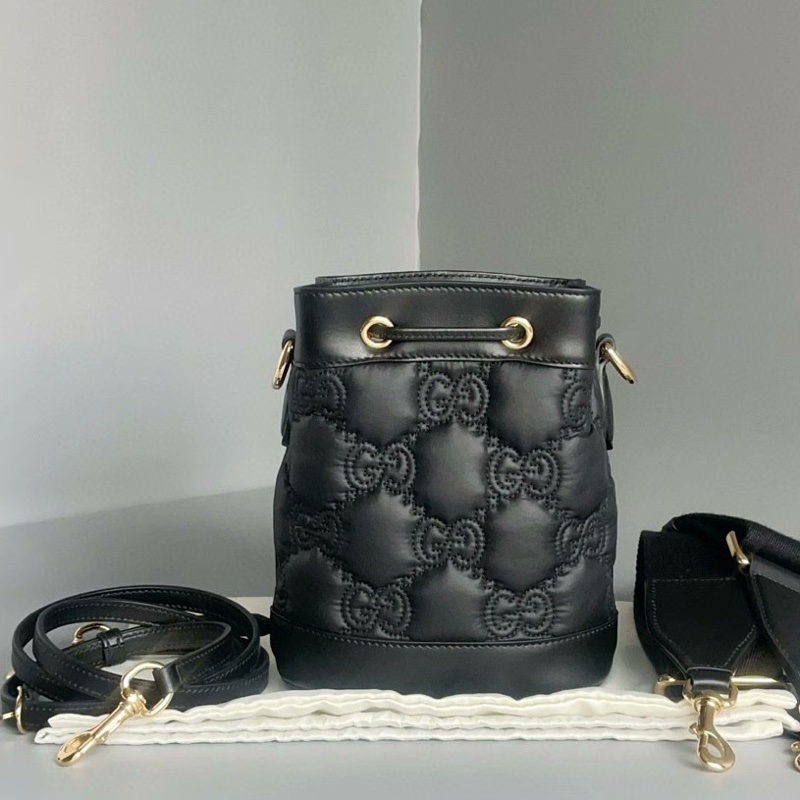 Gucci 新款 水桶包 黑金紋路壓印 雙肩帶-1