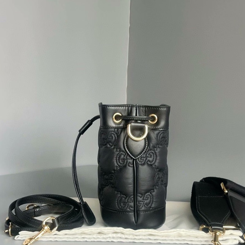Gucci 新款 水桶包 黑金紋路壓印 雙肩帶-4