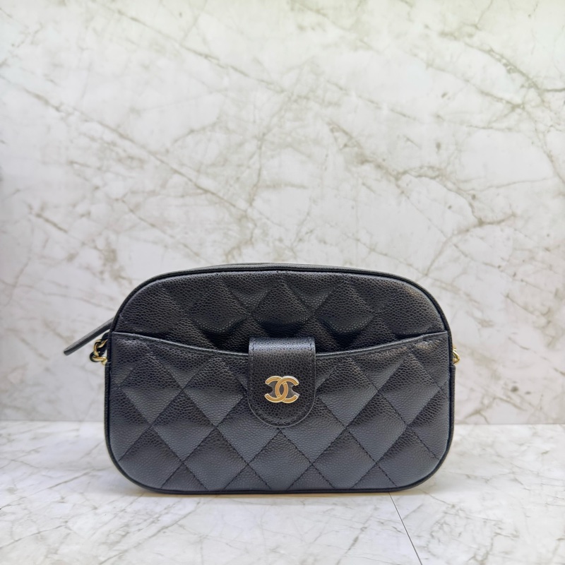 CHANEL黑金荔枝皮拉鍊小相機包/晶片-0