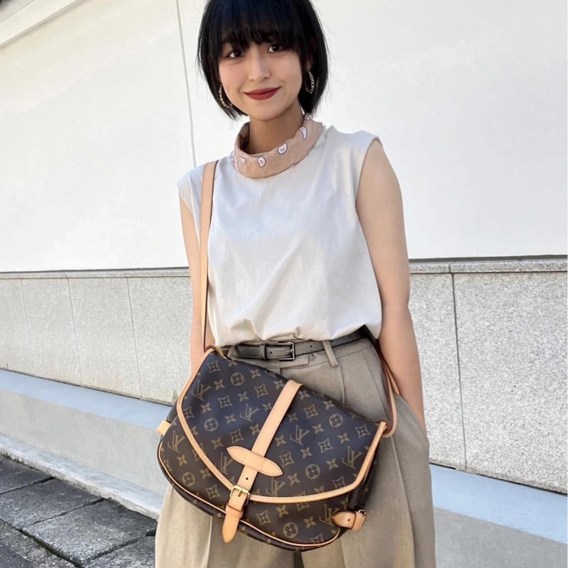 ✨售 二手真品 LV【M40710】經典Monogram Saumur MM造型雙面馬鞍斜背包-4