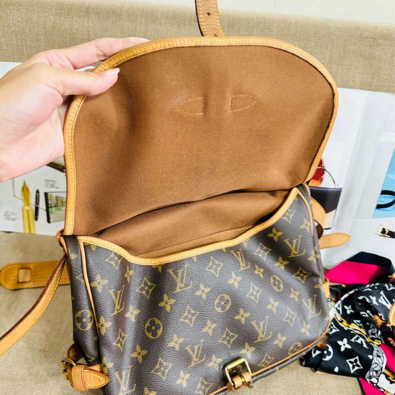 ✨售 二手真品 LV【M40710】經典Monogram Saumur MM造型雙面馬鞍斜背包-16