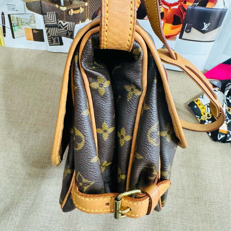 ✨售 二手真品 LV【M40710】經典Monogram Saumur MM造型雙面馬鞍斜背包-24