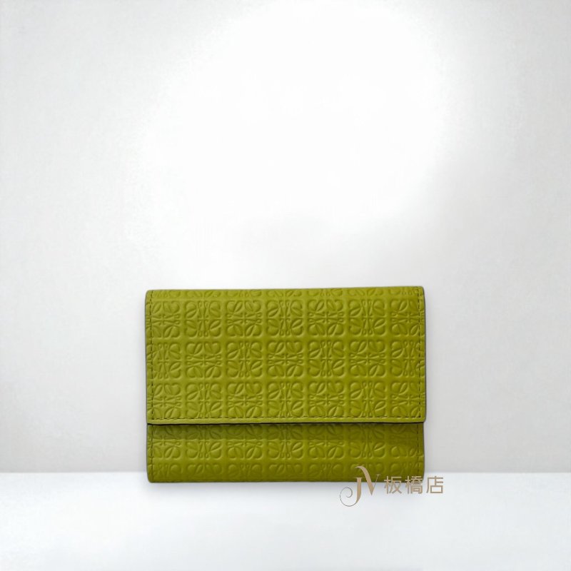 LOEWE 皮夾 滿版壓印LOGO牛油果綠三折短夾-0