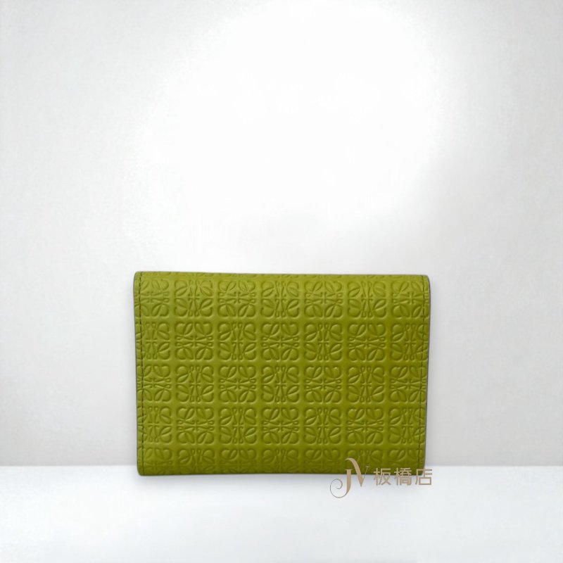 LOEWE 皮夾 滿版壓印LOGO牛油果綠三折短夾-3