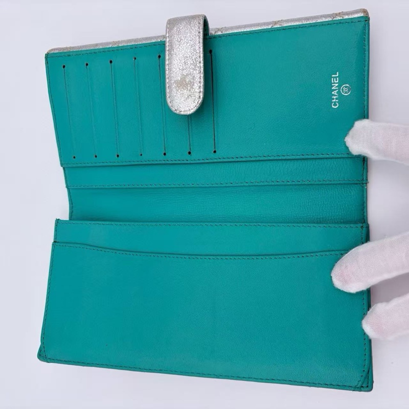 「JL精品代購」香奈兒太空銀拼綠cf菱格紋按扣二折長夾-3