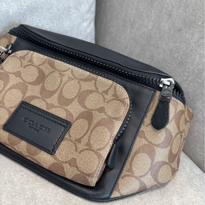 Coach 經典老花塗層帆布拼小牛皮腰包-1