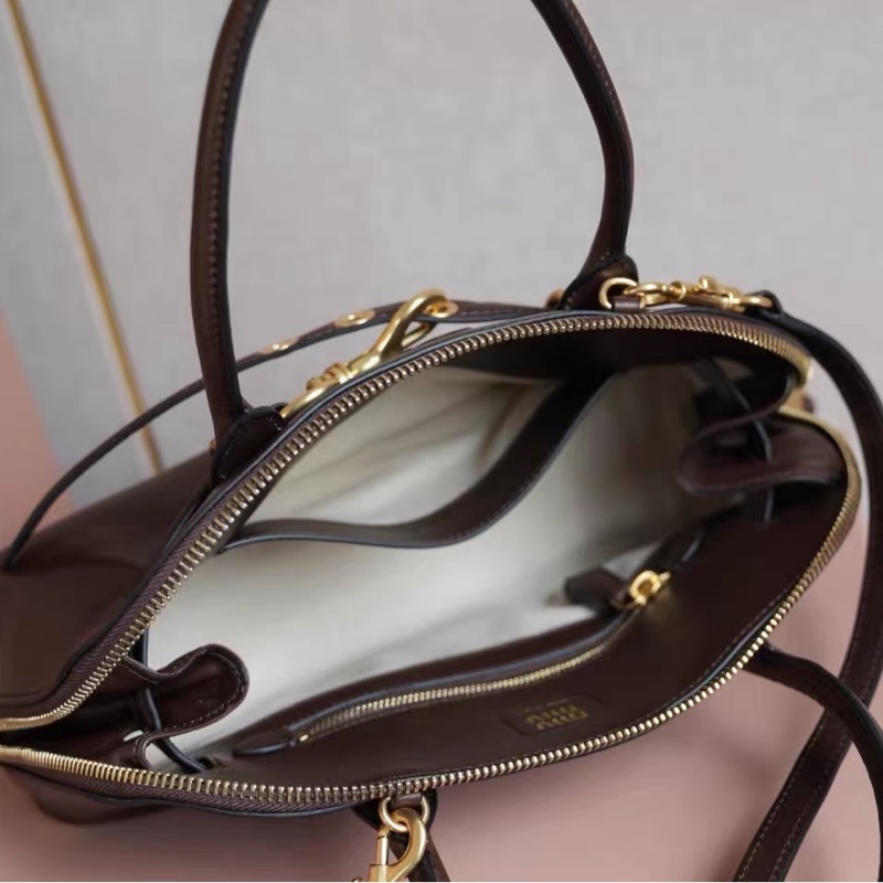 秋冬必備！現貨！全套！帶票！芯片款！Miu Miu aventure Nappa石楠木色 小號貝殼包！-2