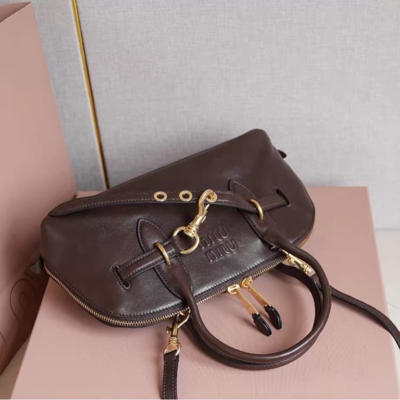 秋冬必備！現貨！全套！帶票！芯片款！Miu Miu aventure Nappa石楠木色 小號貝殼包！-3