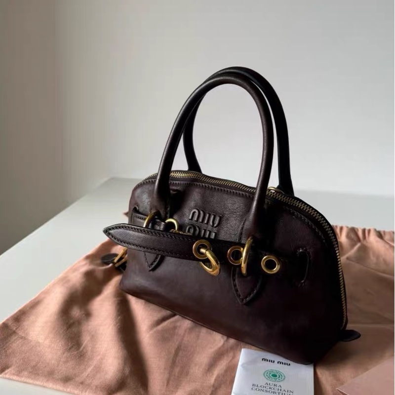 秋冬必備！現貨！全套！帶票！芯片款！Miu Miu aventure Nappa石楠木色 小號貝殼包！-4