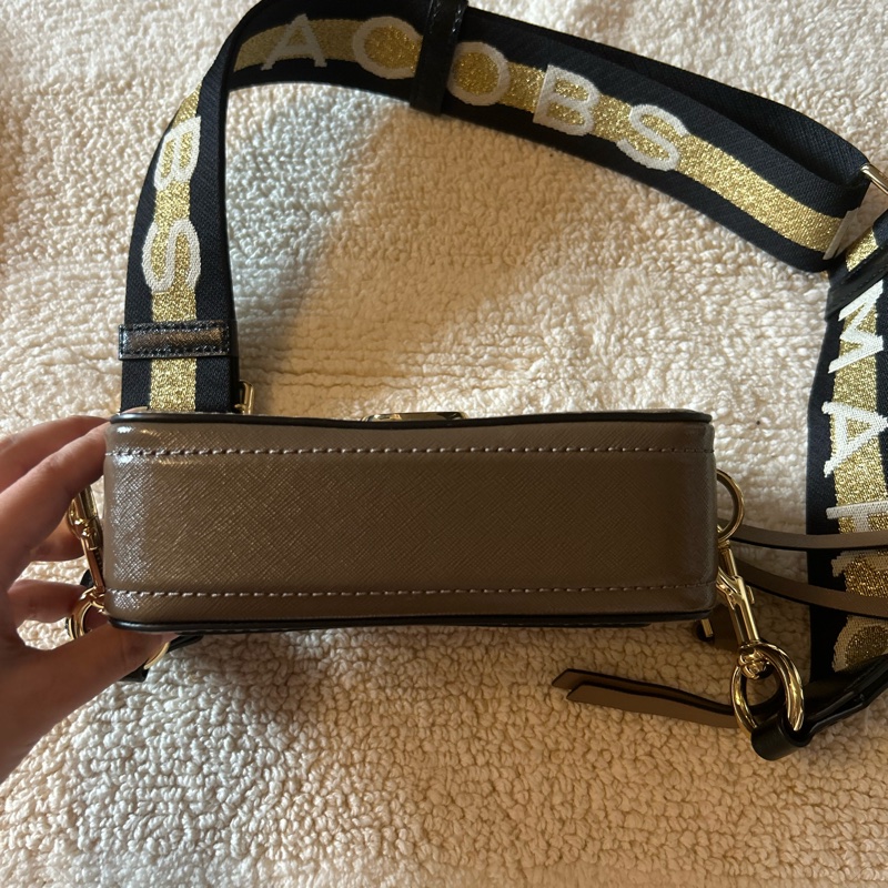 英國帶回 全新 MARC JACOBS相機包-1