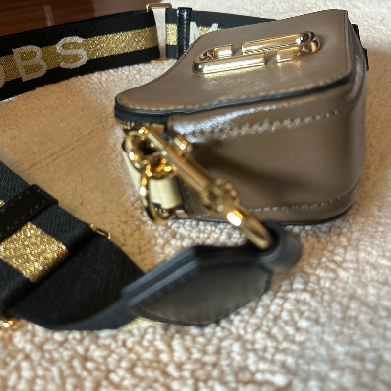 英國帶回 全新 MARC JACOBS相機包-2