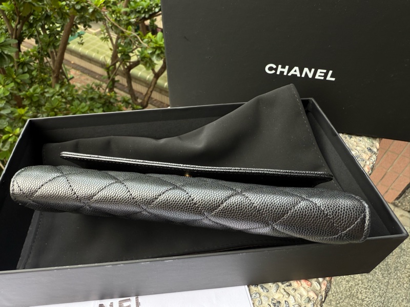 近新CHANEL 25A黑色荔枝皮菱格紋立體金色浮雕C LOGO信封長夾AP4712-4