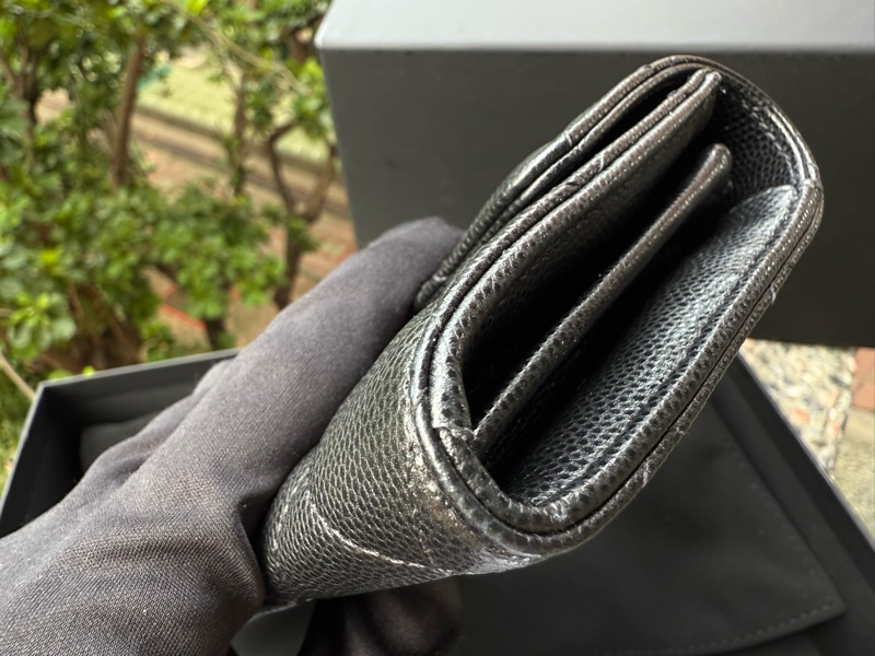 近新CHANEL 25A黑色荔枝皮菱格紋立體金色浮雕C LOGO信封長夾AP4712-8