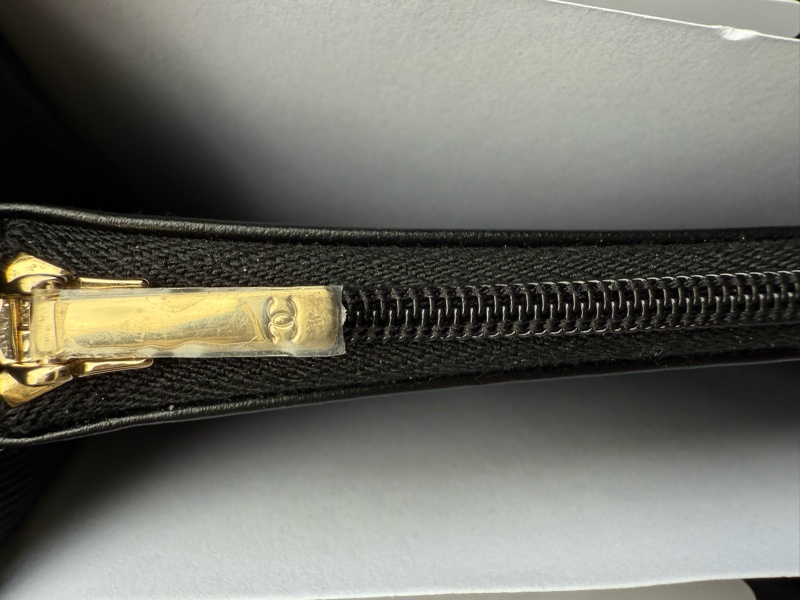 近新CHANEL 25A黑色荔枝皮菱格紋立體金色浮雕C LOGO信封長夾AP4712-10