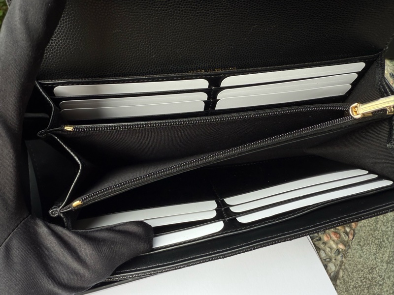 近新CHANEL 25A黑色荔枝皮菱格紋立體金色浮雕C LOGO信封長夾AP4712-13