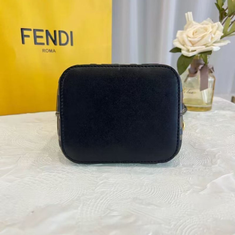 Fendi 抽繩小水桶包 99新 18*12*10 配件塵袋-5