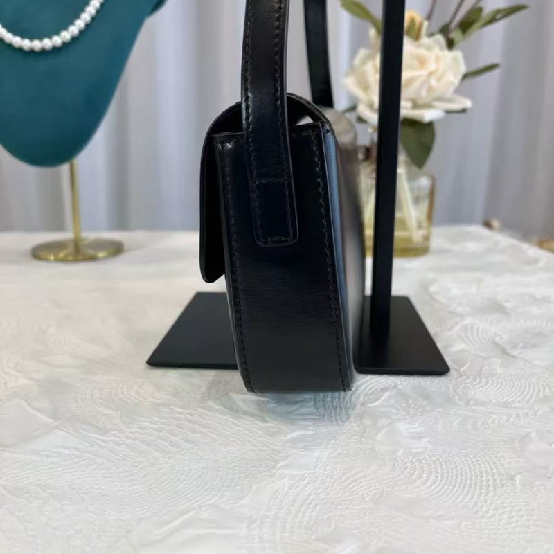 Celine Triomphe 黑金亮面小牛皮腋下包 99新 20.5*11 配件塵袋-6