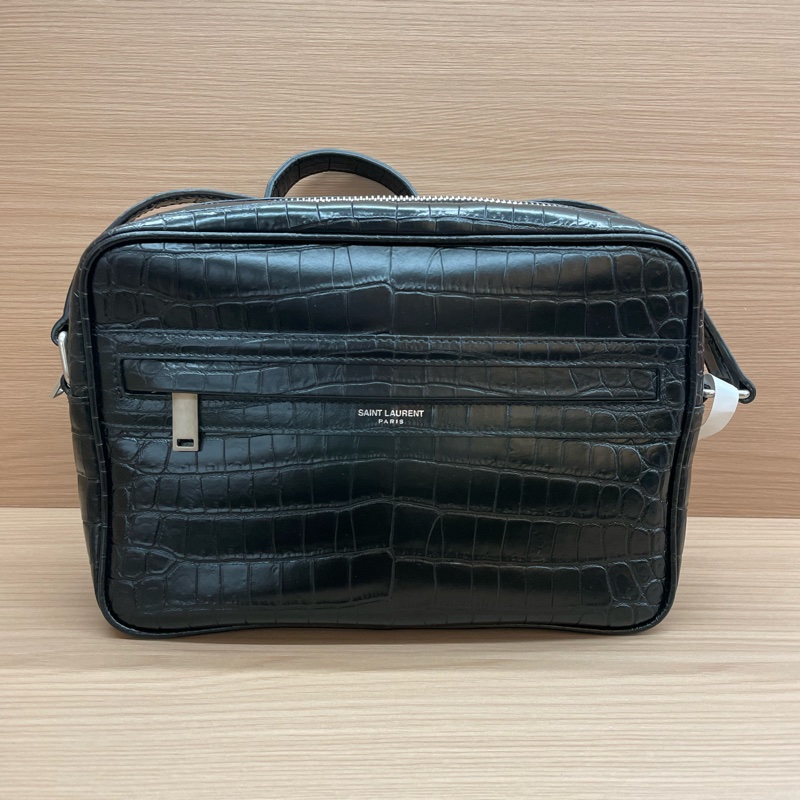 Ysl 男士燙印logo鱷魚文牛皮相機包-5