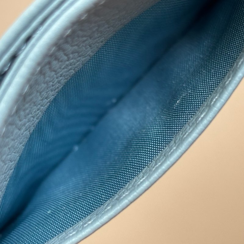 ::Christian Dior:: 金色CD Dior Caro Freesia雲藍色Cannage 籐格紋小牛皮卡片夾-14