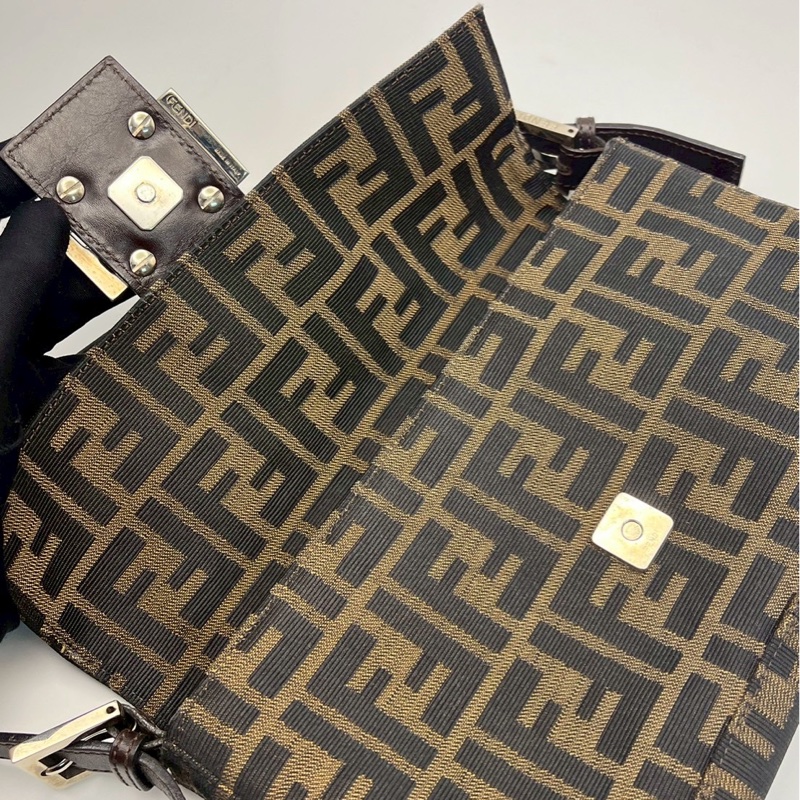 🏷️ Fendi 法棍包-11