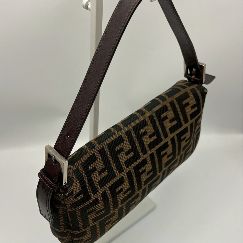 🏷️ Fendi 法棍包-13