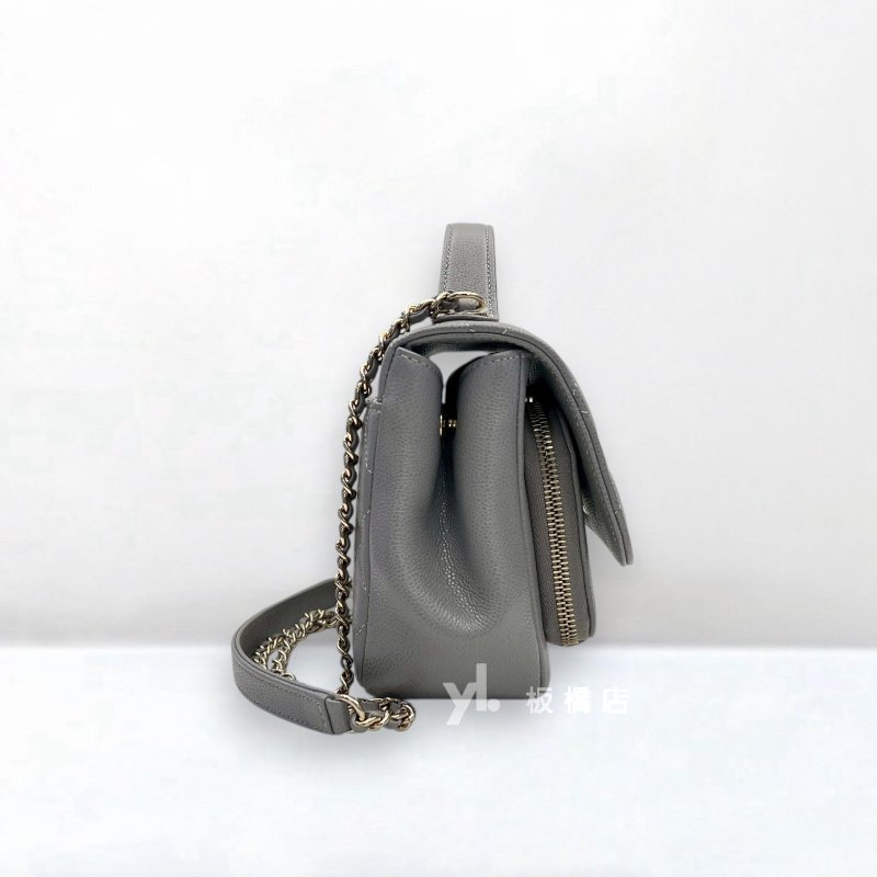 Chanel 灰荔枝牛皮淡金扣郵差斜背包A93749-2