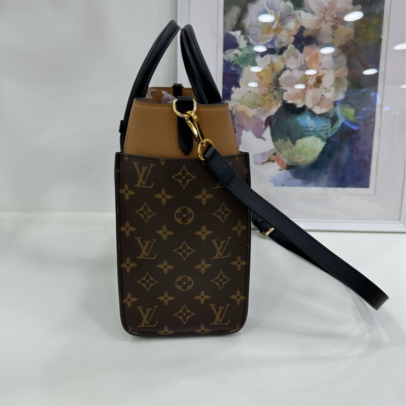 lv路易威登on my side老花拼棕黃中型手袋 閒置 帶膜 尺寸:30.5*24.5*14cm-3