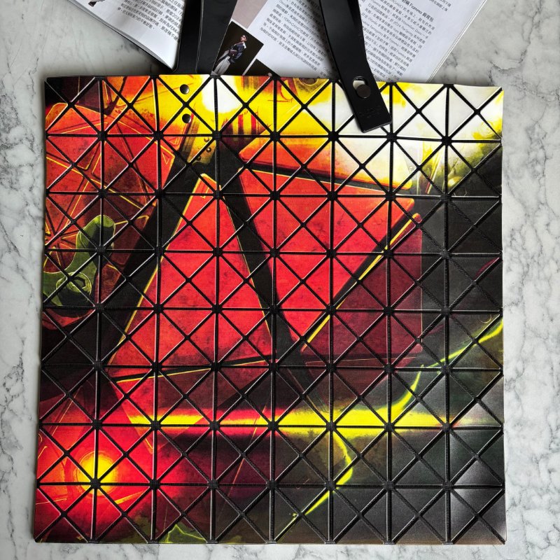 ::ISSEY MIYAKE:: 三宅一生 BAO BAO Cyberpunk風格 8x8 手提包 肩背包 托特包-1