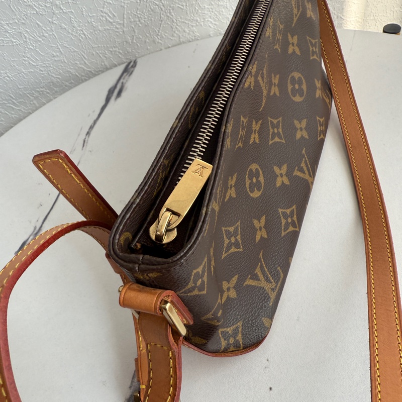 極難找的包款 斜背尺寸剛剛好😆老花-1